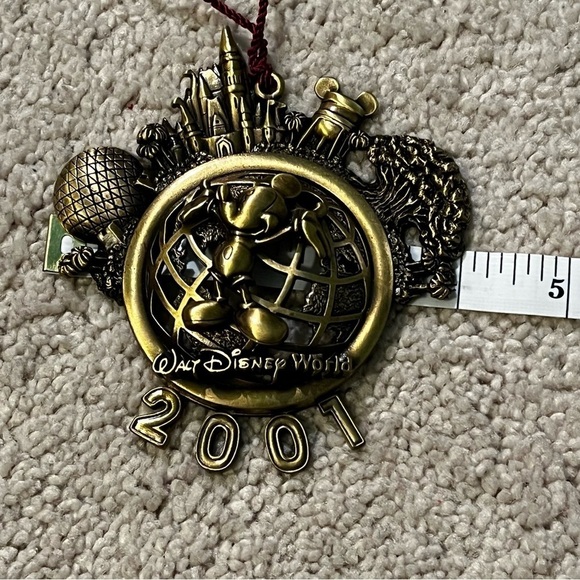 2001 Walt Disney World Christmas Ornament Brass Look Metal Mickey Mouse HTF - Picture 8 of 8